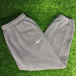 Women’s Nike New Wave Sweatpants grey.